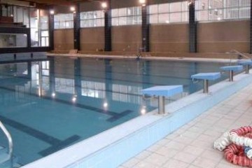 El PP critica que la piscina de Mieres siga cerrada en verano