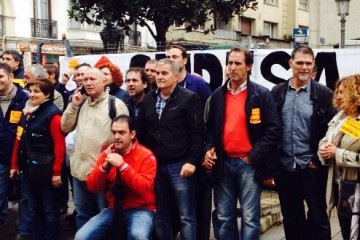 El PP de Mieres muestra su apoyo a los trabajadores de Mieres Tubos acompañándoles en la manifestación de Vitoria