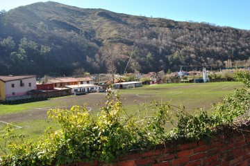 El PP reclama al Ayuntamiento que adecue una parcela de propiedad municipal junto al campo de Ablaña, cedido por Hunosa al C.D. Santa Marina