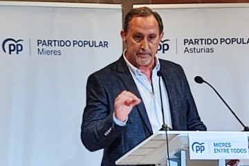 El PP de Mieres acusa a IU de sectarismo y denuncia prácticas de presión contra asociaciones de vecinos.