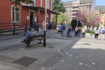 El PP de Mieres califica de “insostenible” el sistema de espera para ser atendido en el Ayuntamiento