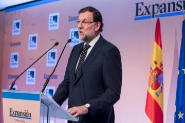 Rajoy adelanta a julio la rebaja del IRPF y eleva al 3,3% la previsión de crecimiento para este año